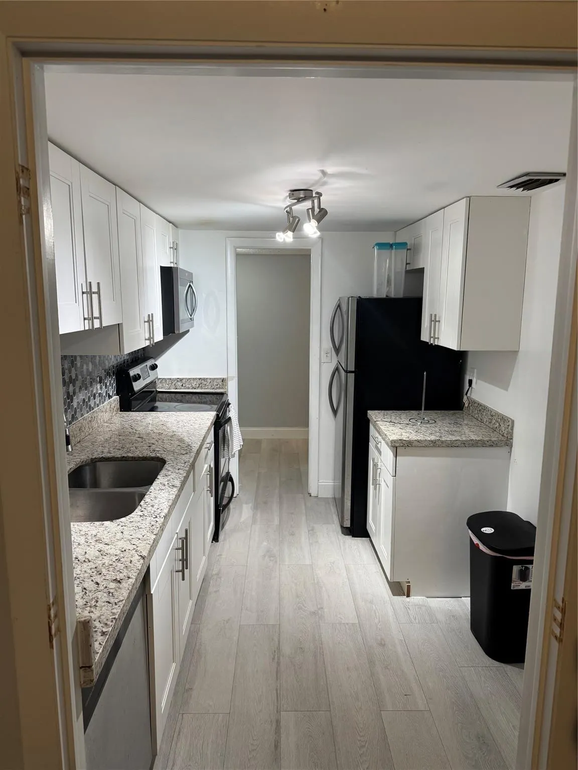 4174 Inverrary Dr, #401