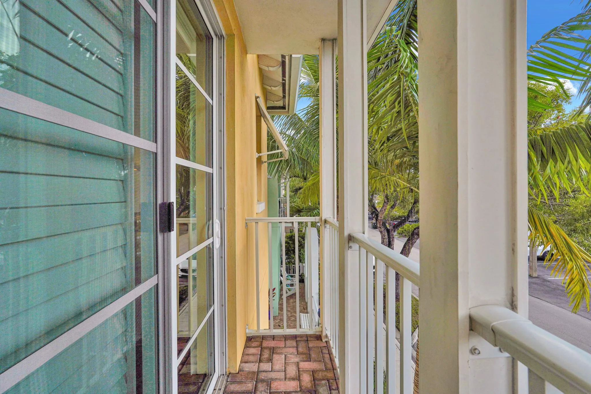 907 N Victoria Park Road