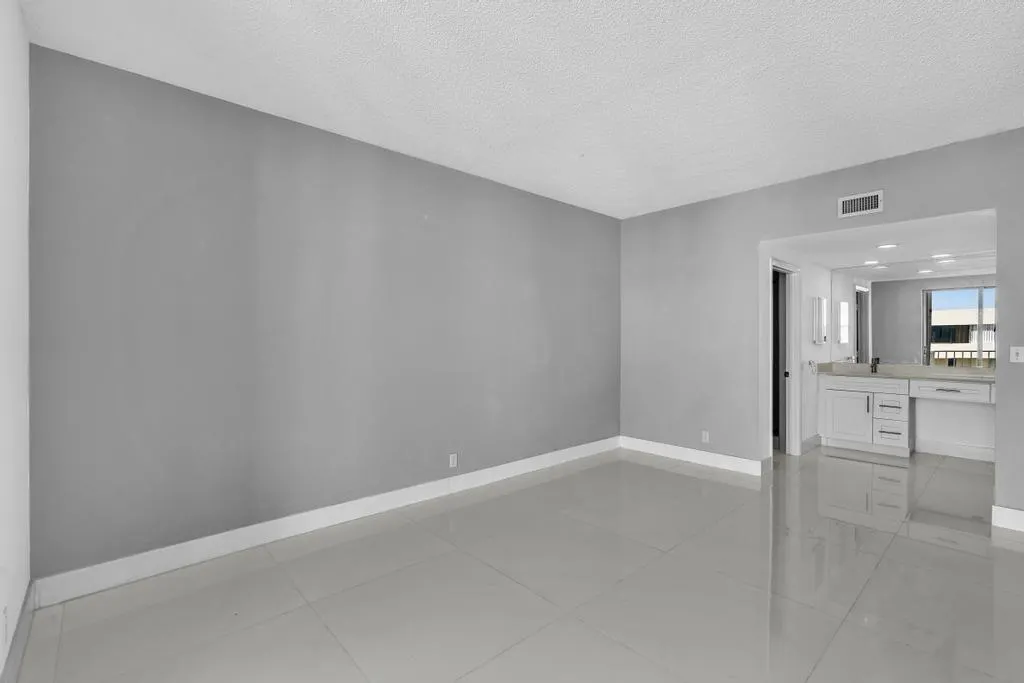 1010 S Ocean Blvd, #PH15