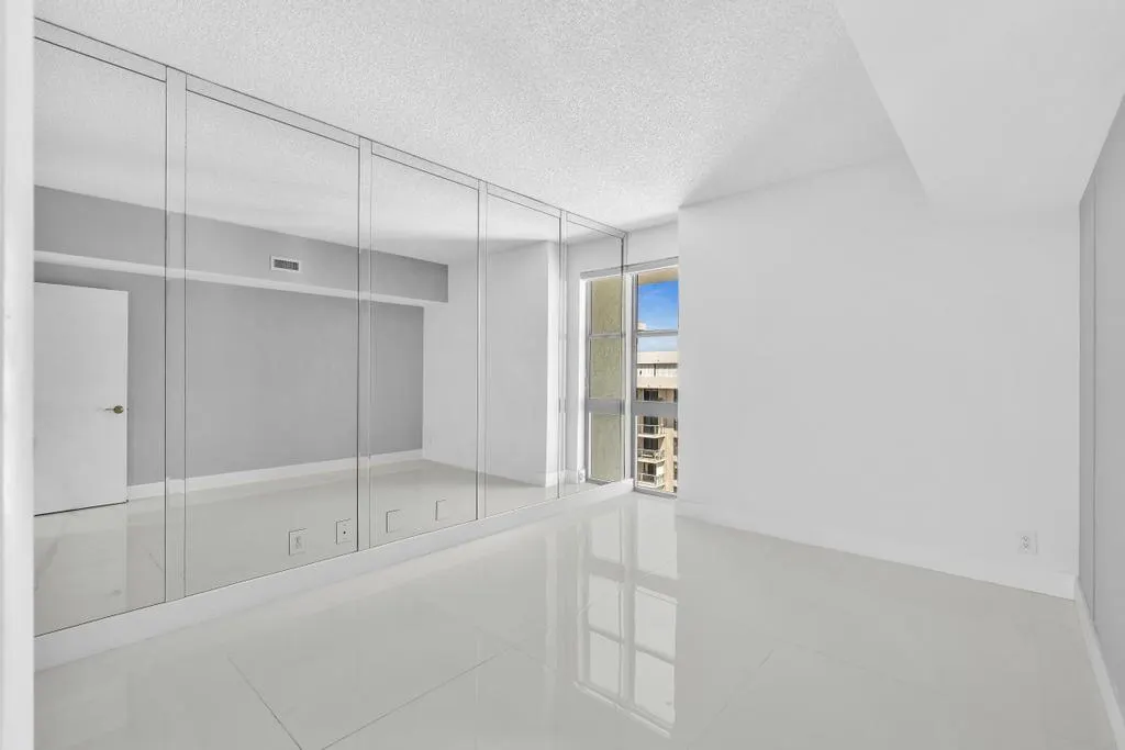 1010 S Ocean Blvd, #PH15