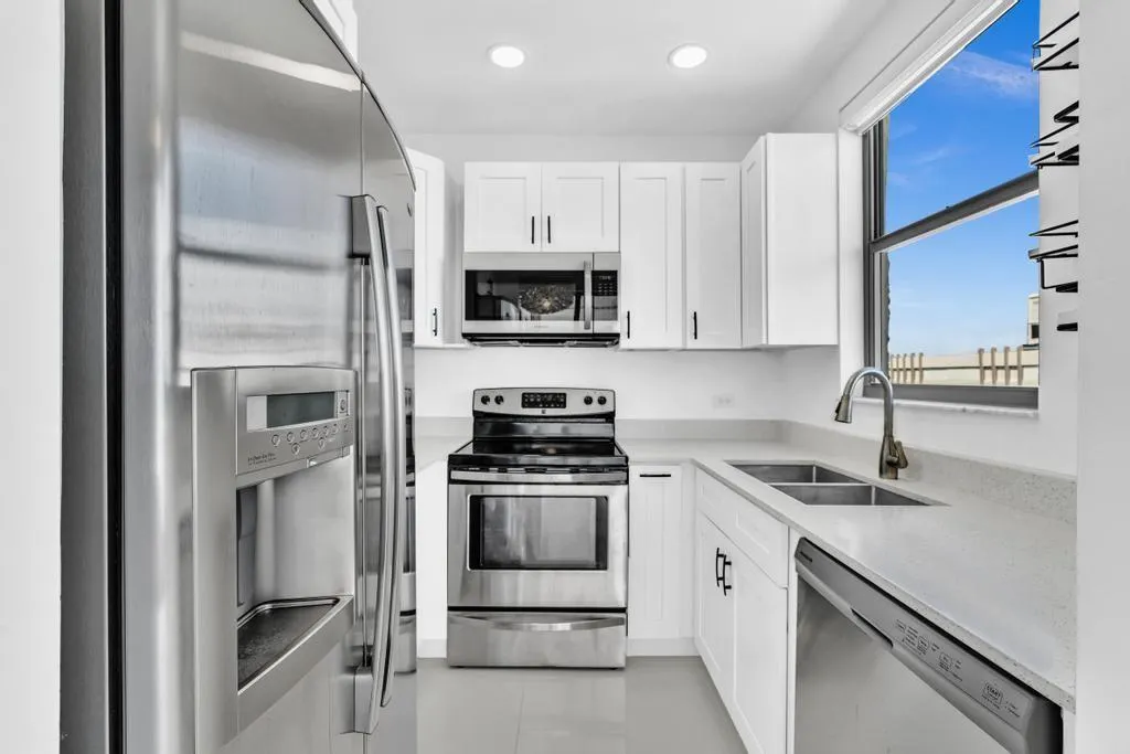 1010 S Ocean Blvd, #PH15