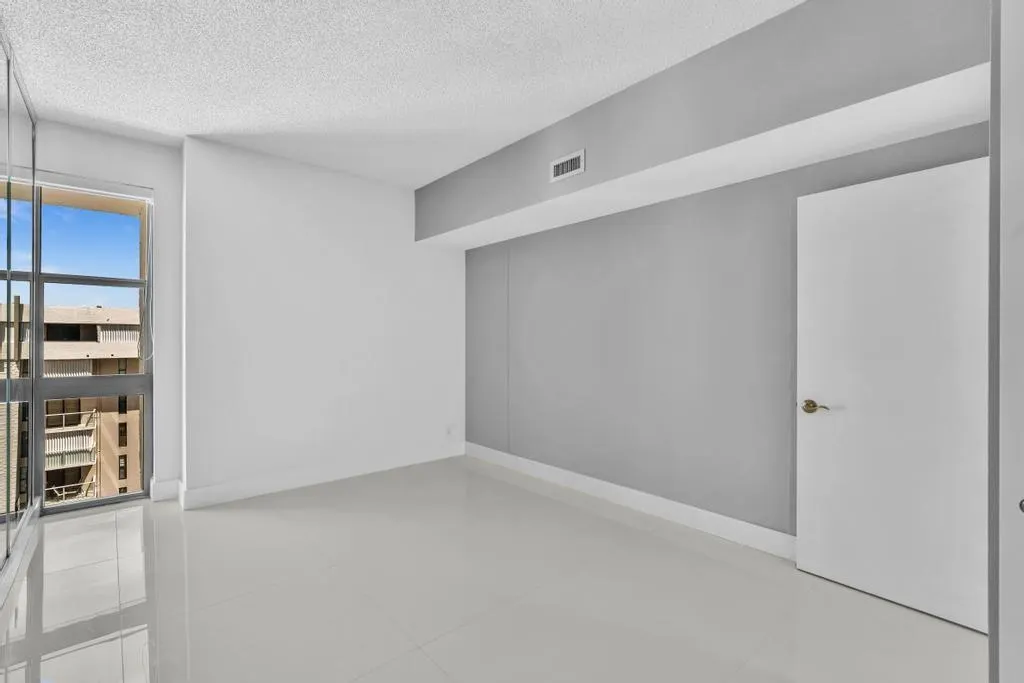 1010 S Ocean Blvd, #PH15