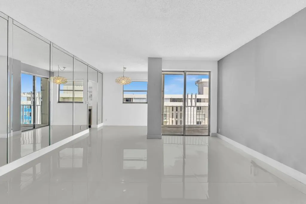 1010 S Ocean Blvd, #PH15