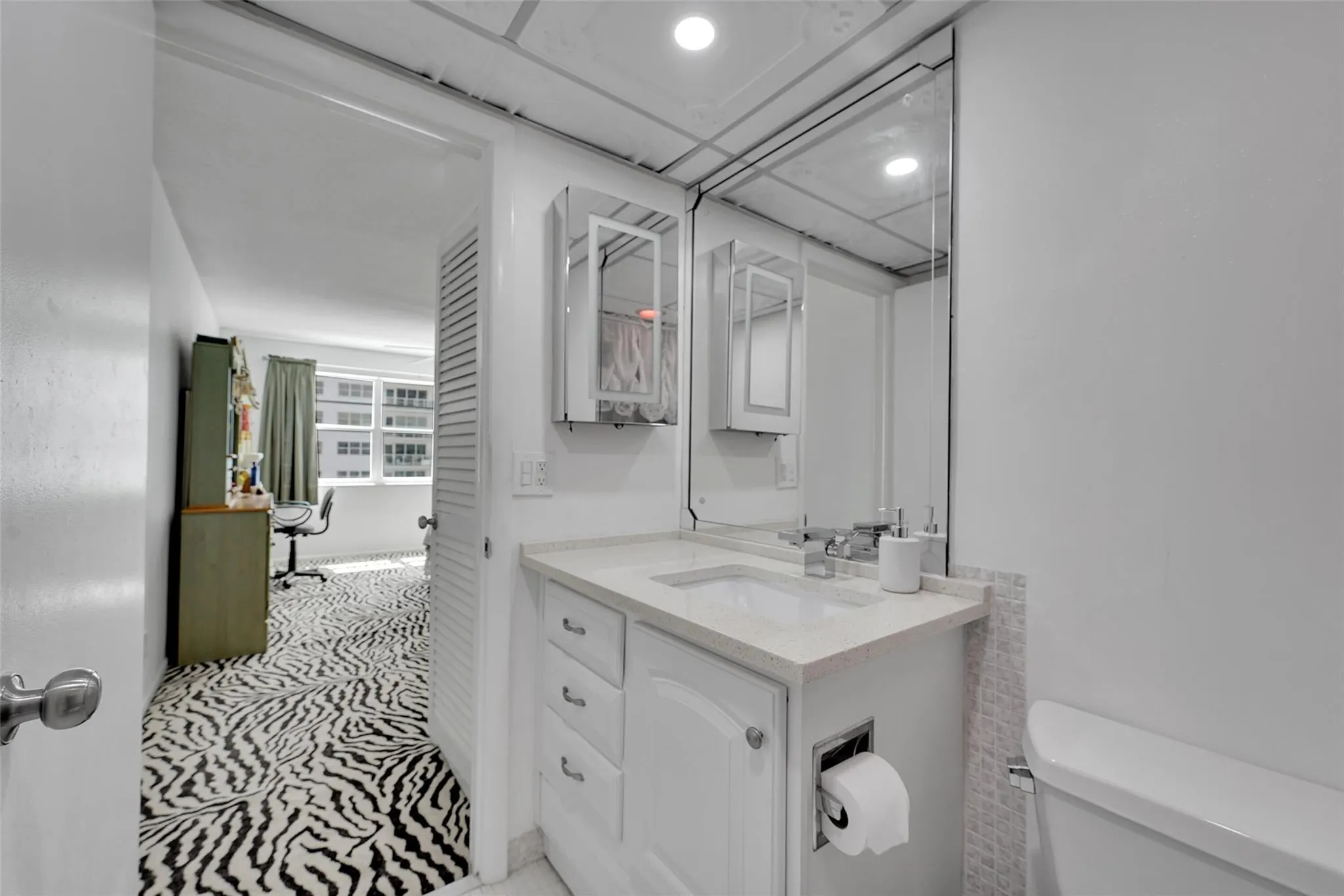 133 N Pompano Beach Blvd, #605