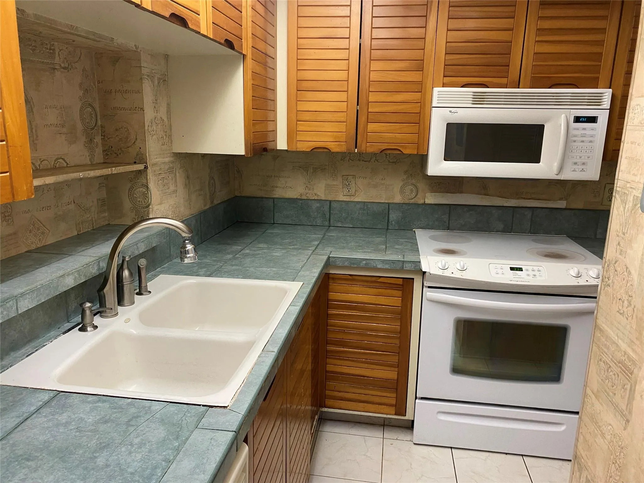 5884 Morningstar Cir, #406