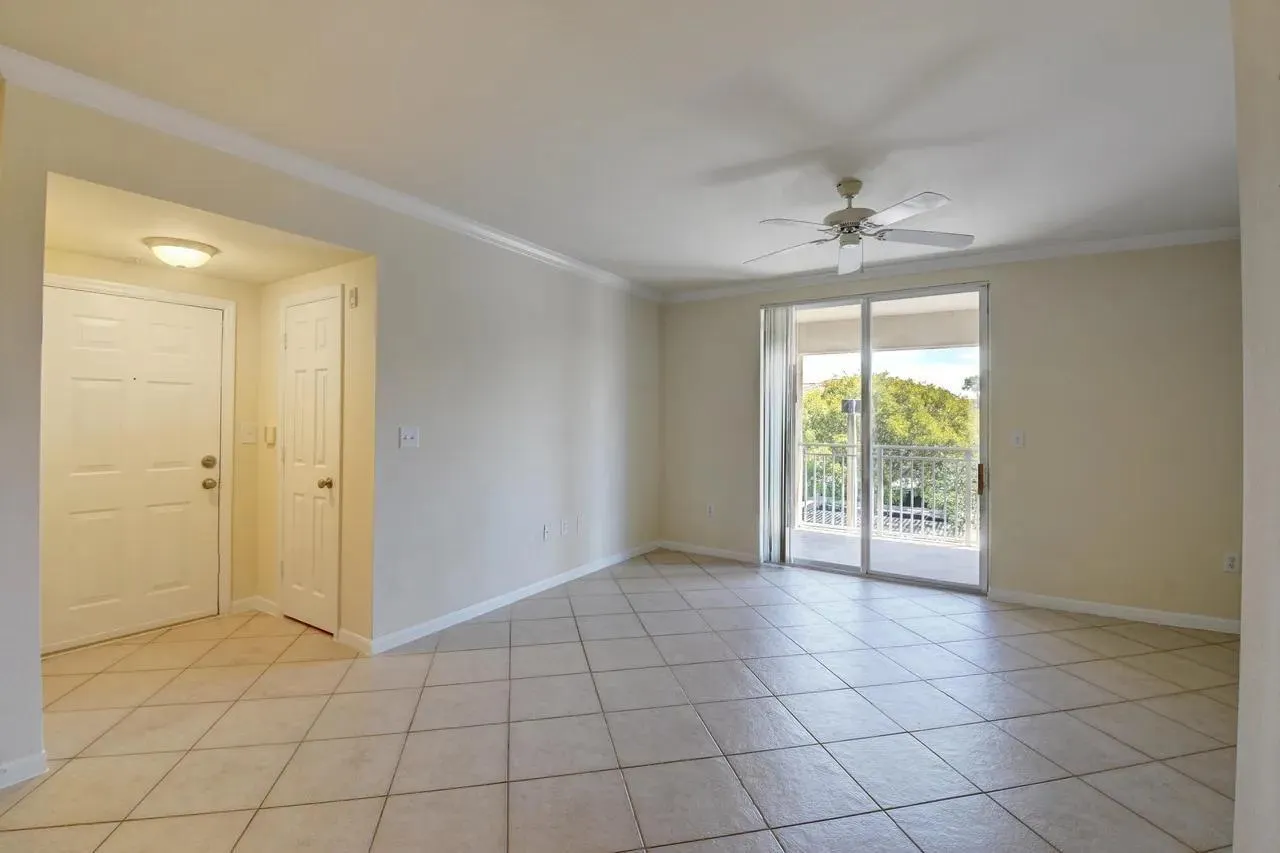 6565 Emerald Dunes Dr, #301
