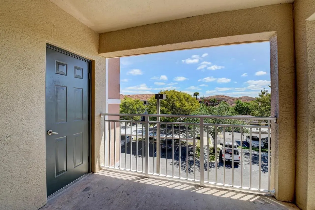 6565 Emerald Dunes Dr, #301