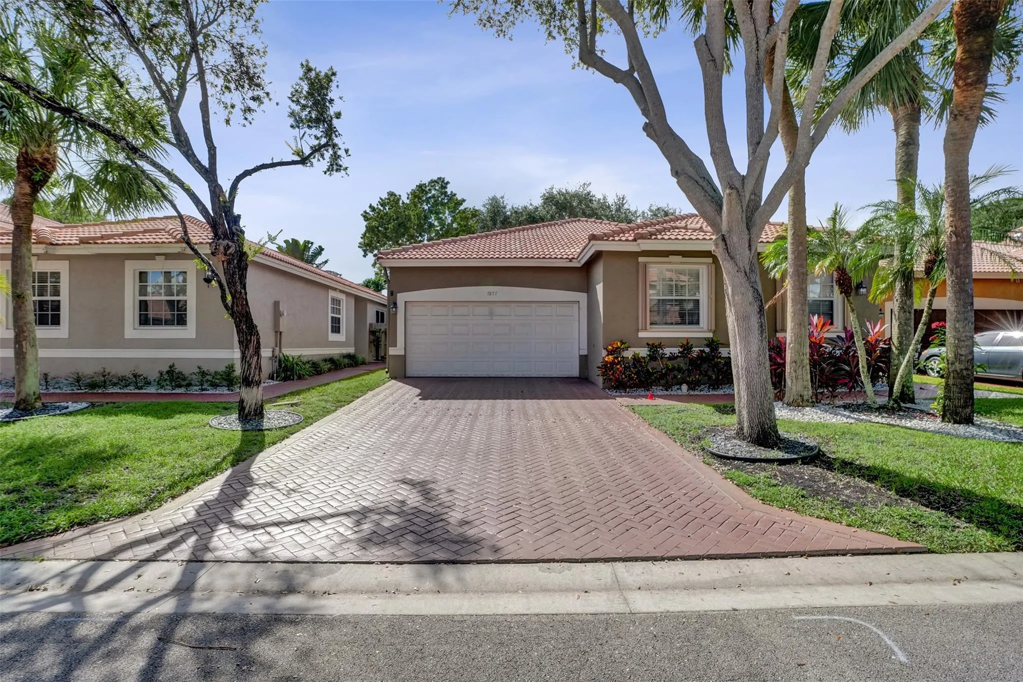7877 NW 62nd Ter