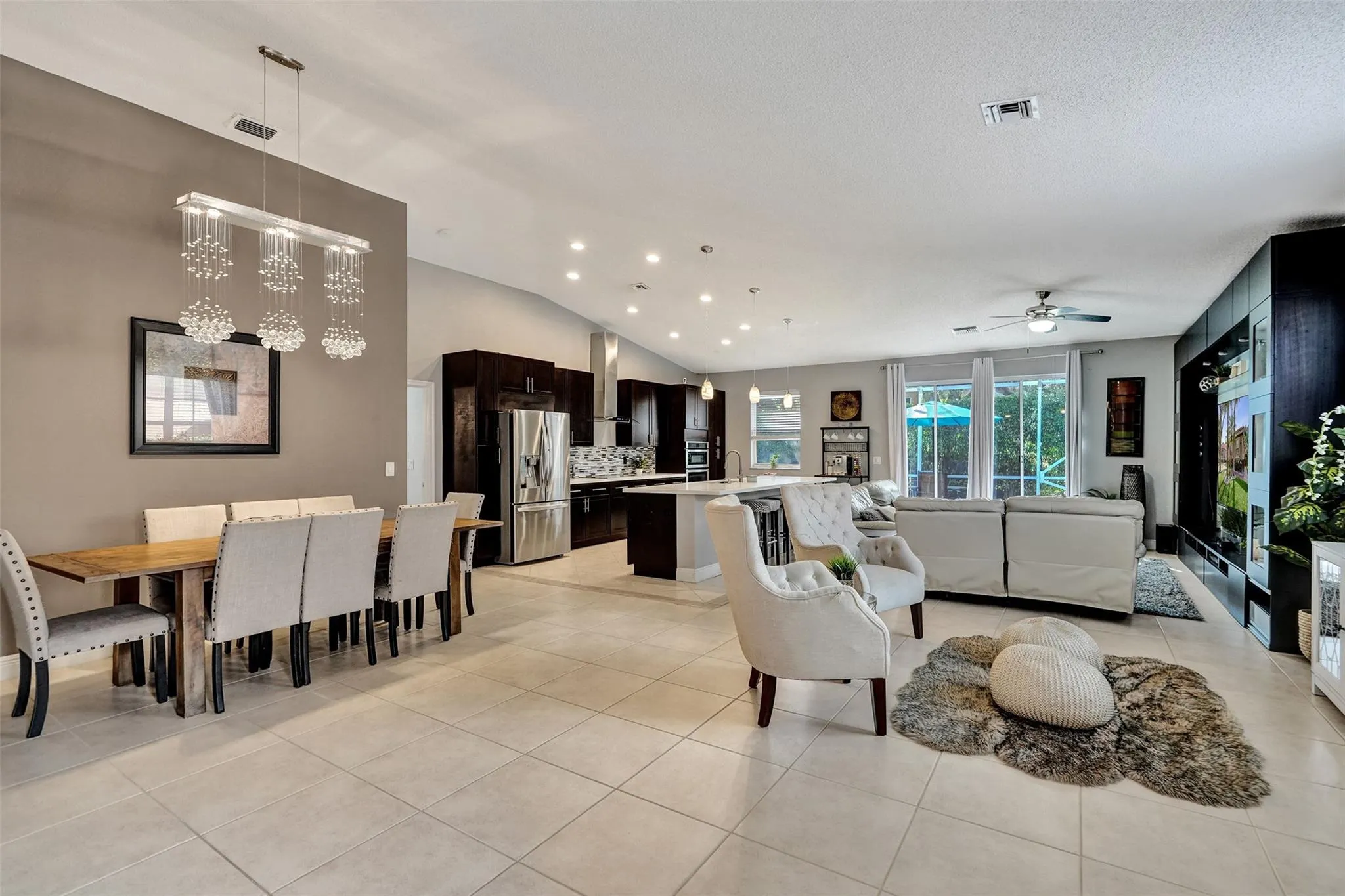 7877 NW 62nd Ter