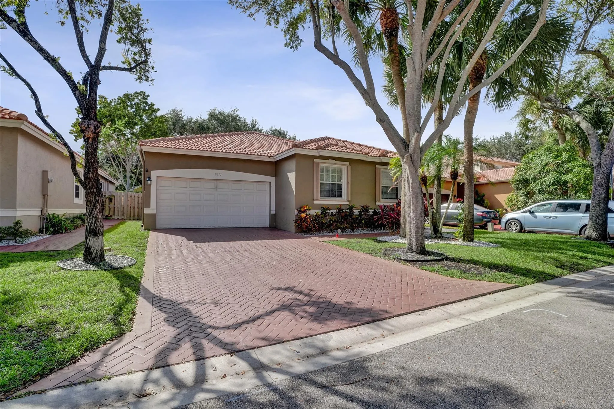 7877 NW 62nd Ter
