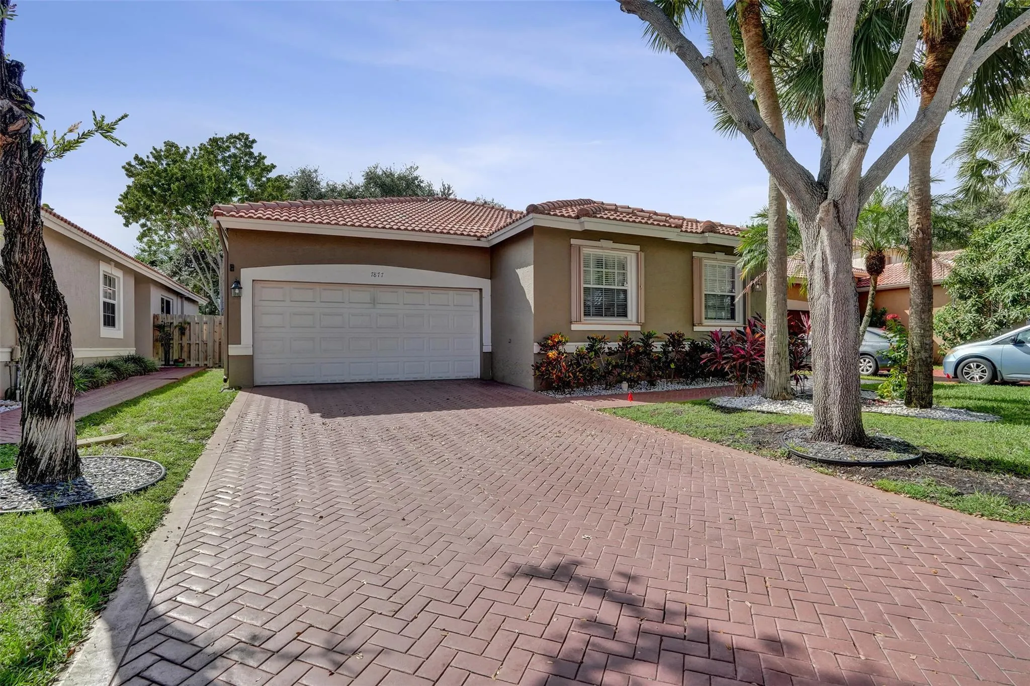 7877 NW 62nd Ter