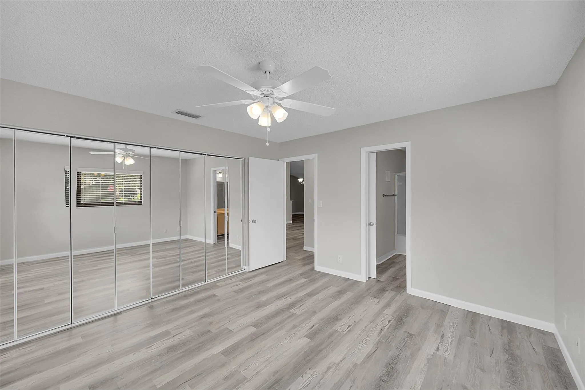 8 Camden Ln