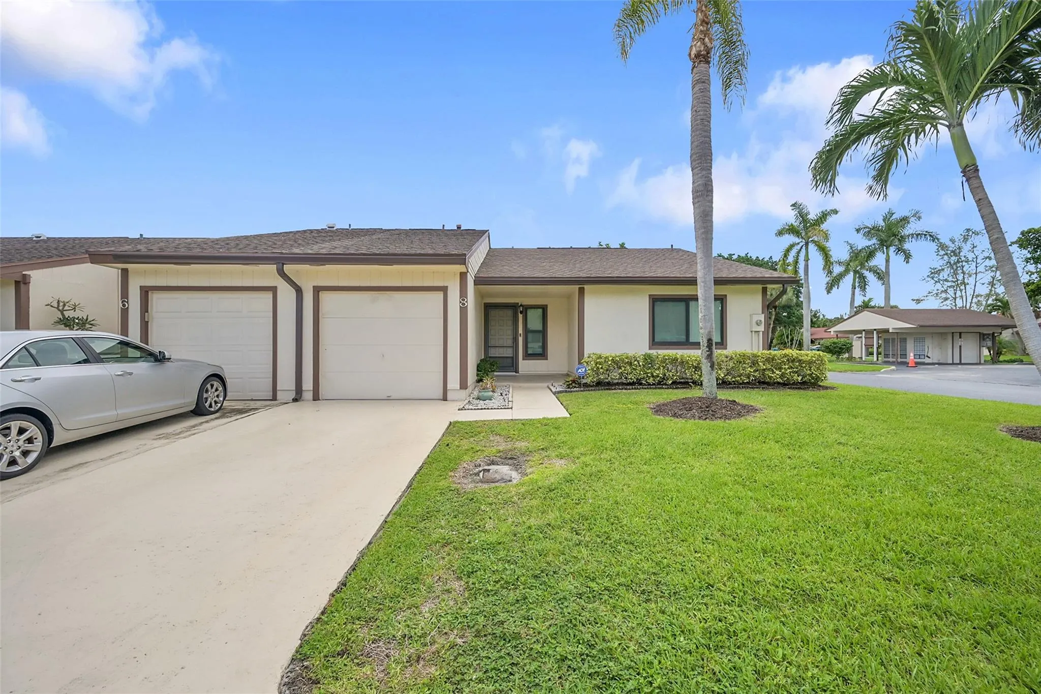 8 Camden Ln