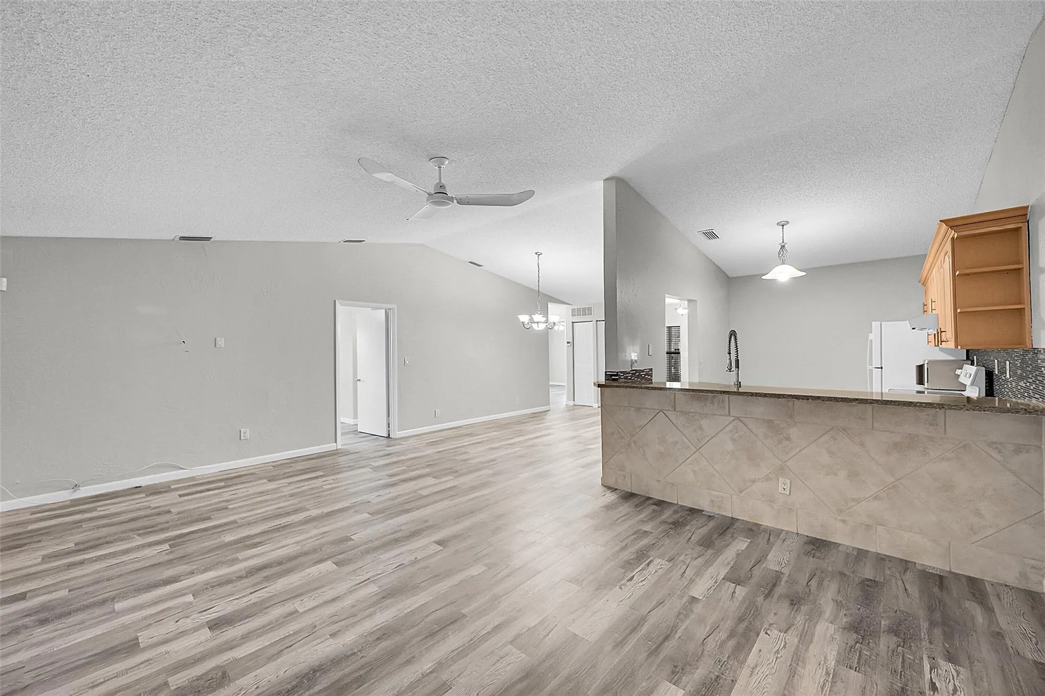 8 Camden Ln
