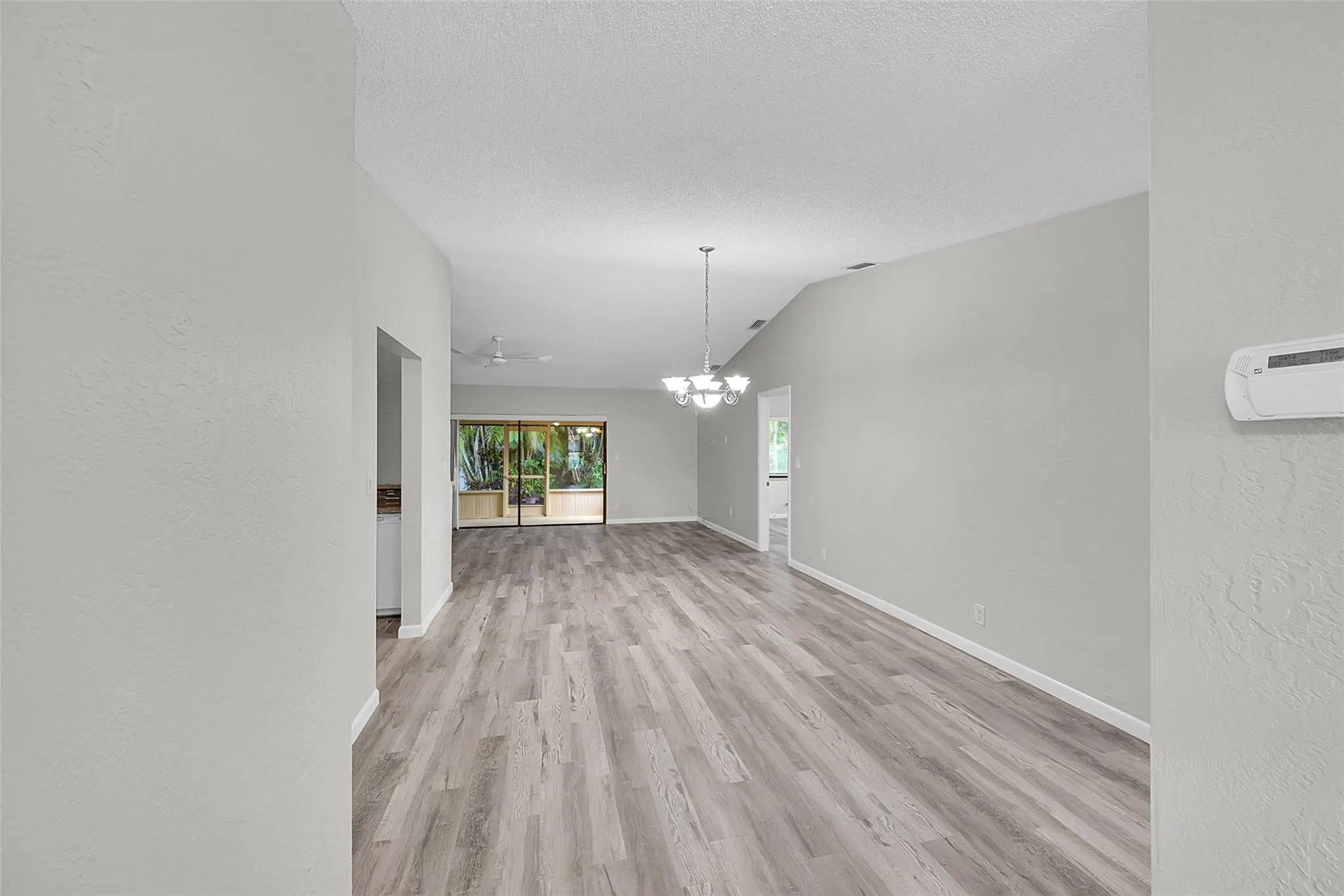8 Camden Ln
