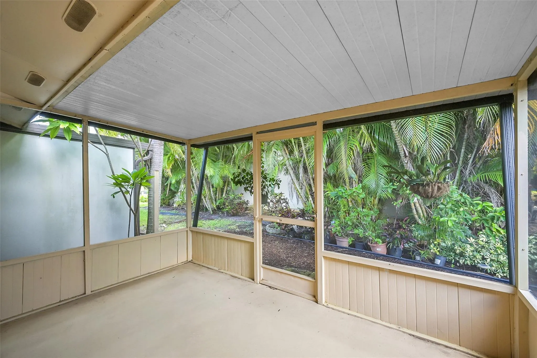 8 Camden Ln