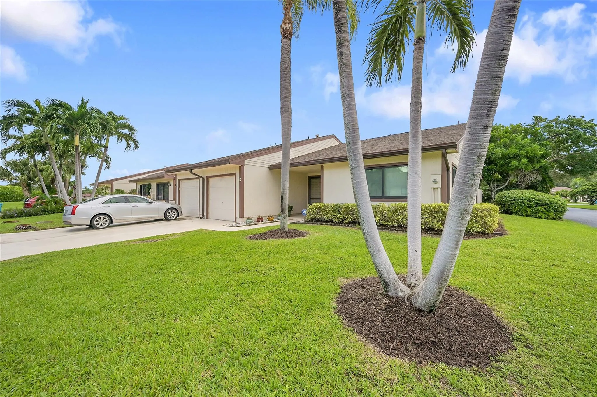 8 Camden Ln