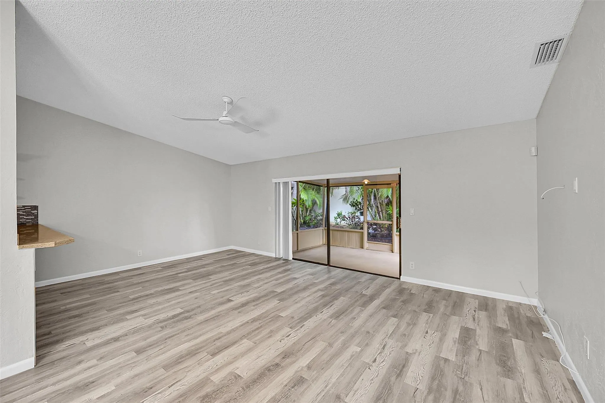 8 Camden Ln