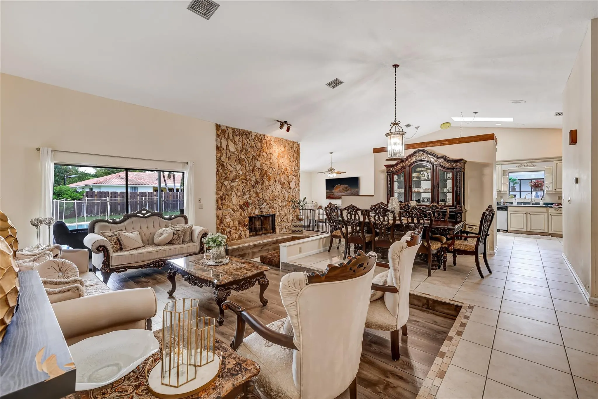 1962 NW 110th Ln