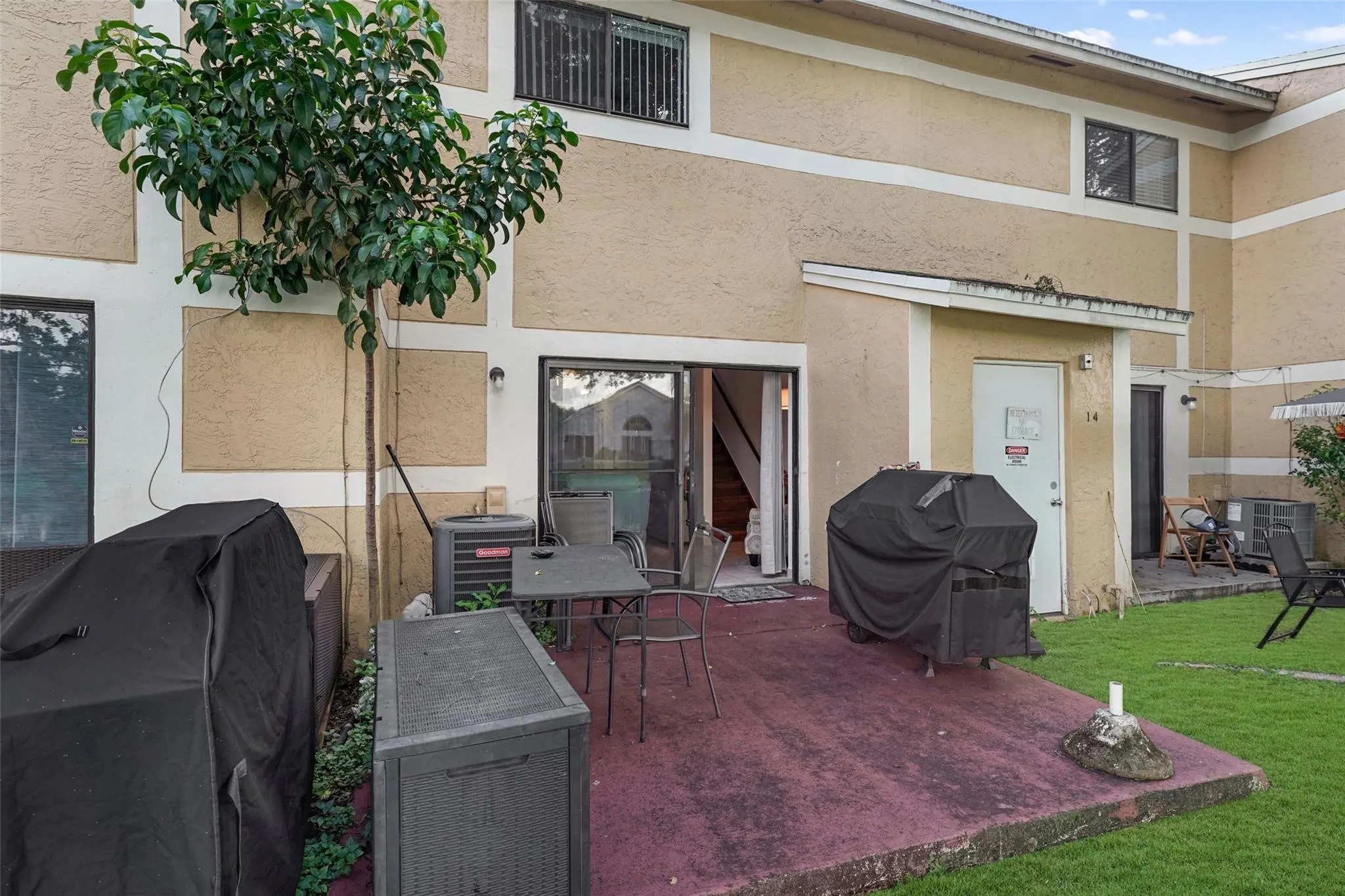 9468 S Palm Cir