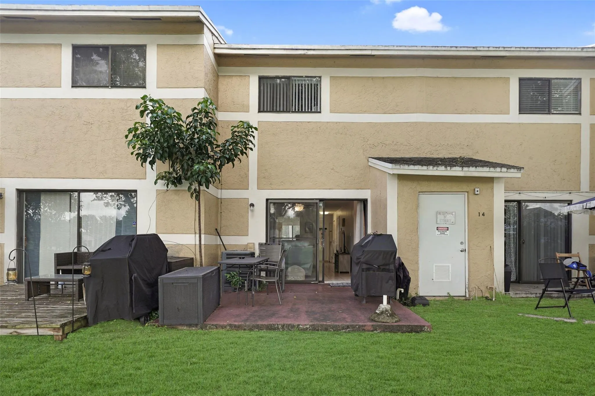 9468 S Palm Cir
