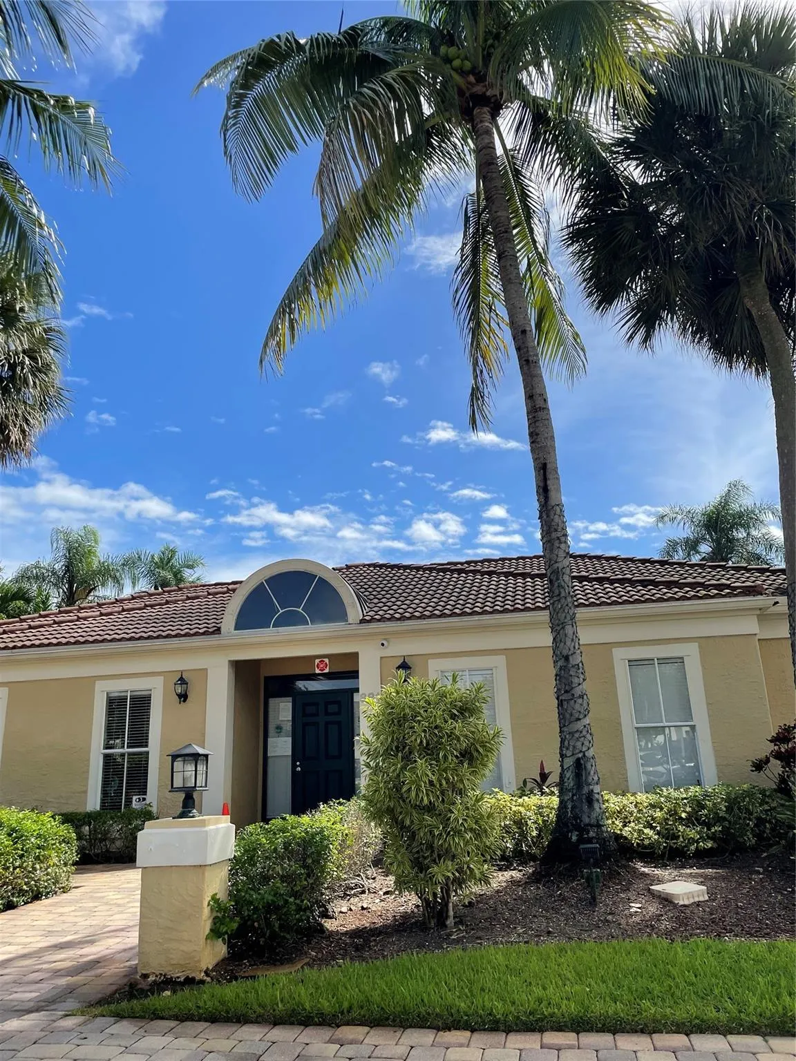 799 Riverside Dr, #1023