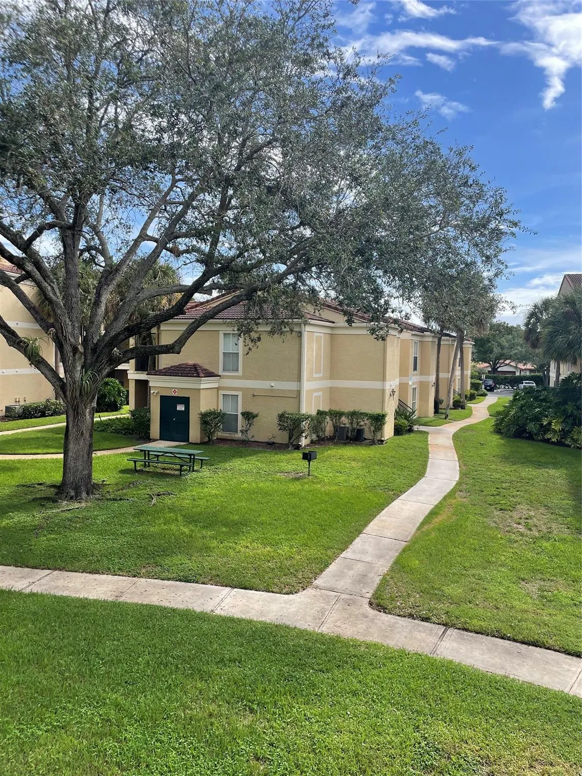 799 Riverside Dr, #1023