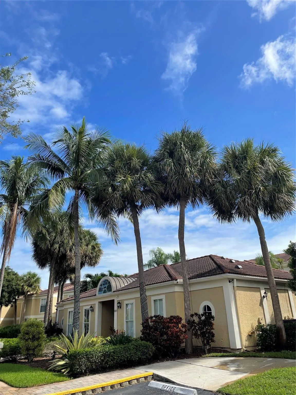 799 Riverside Dr, #1023