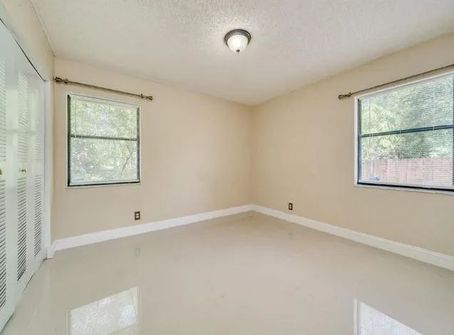 5041 Woodland Dr