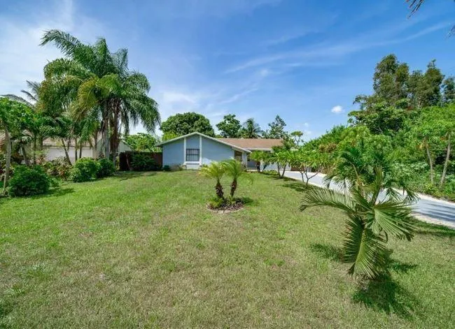 5041 Woodland Dr