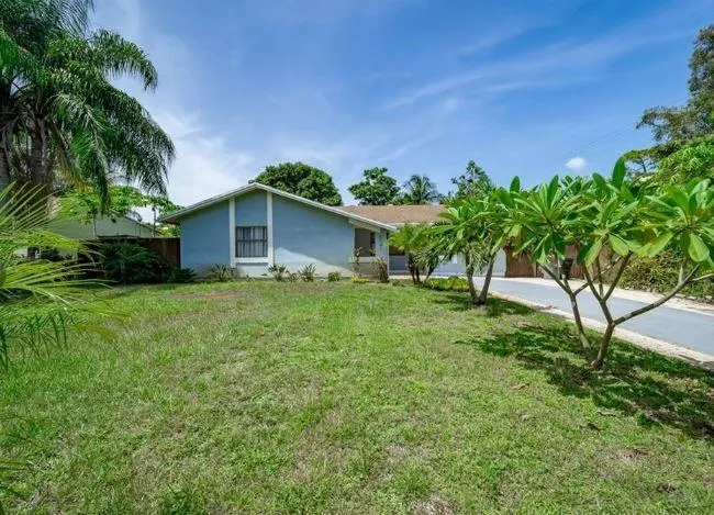 5041 Woodland Dr