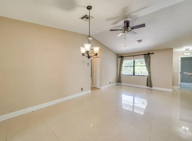 5041 Woodland Dr