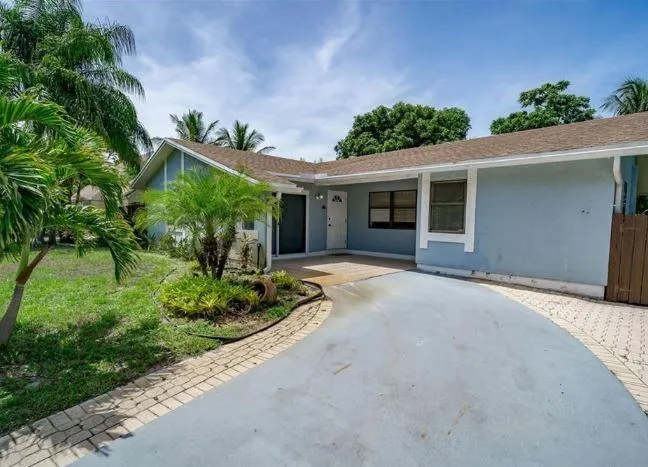 5041 Woodland Dr