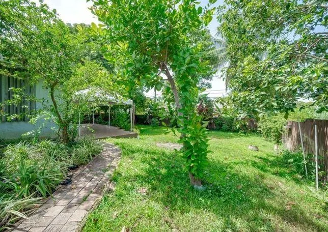 5041 Woodland Dr