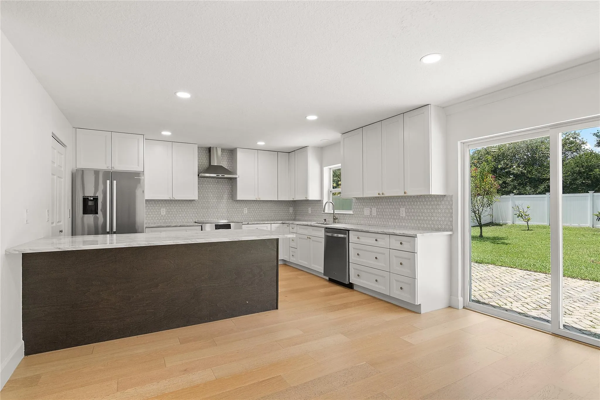 5947 Ridge Lake Cir