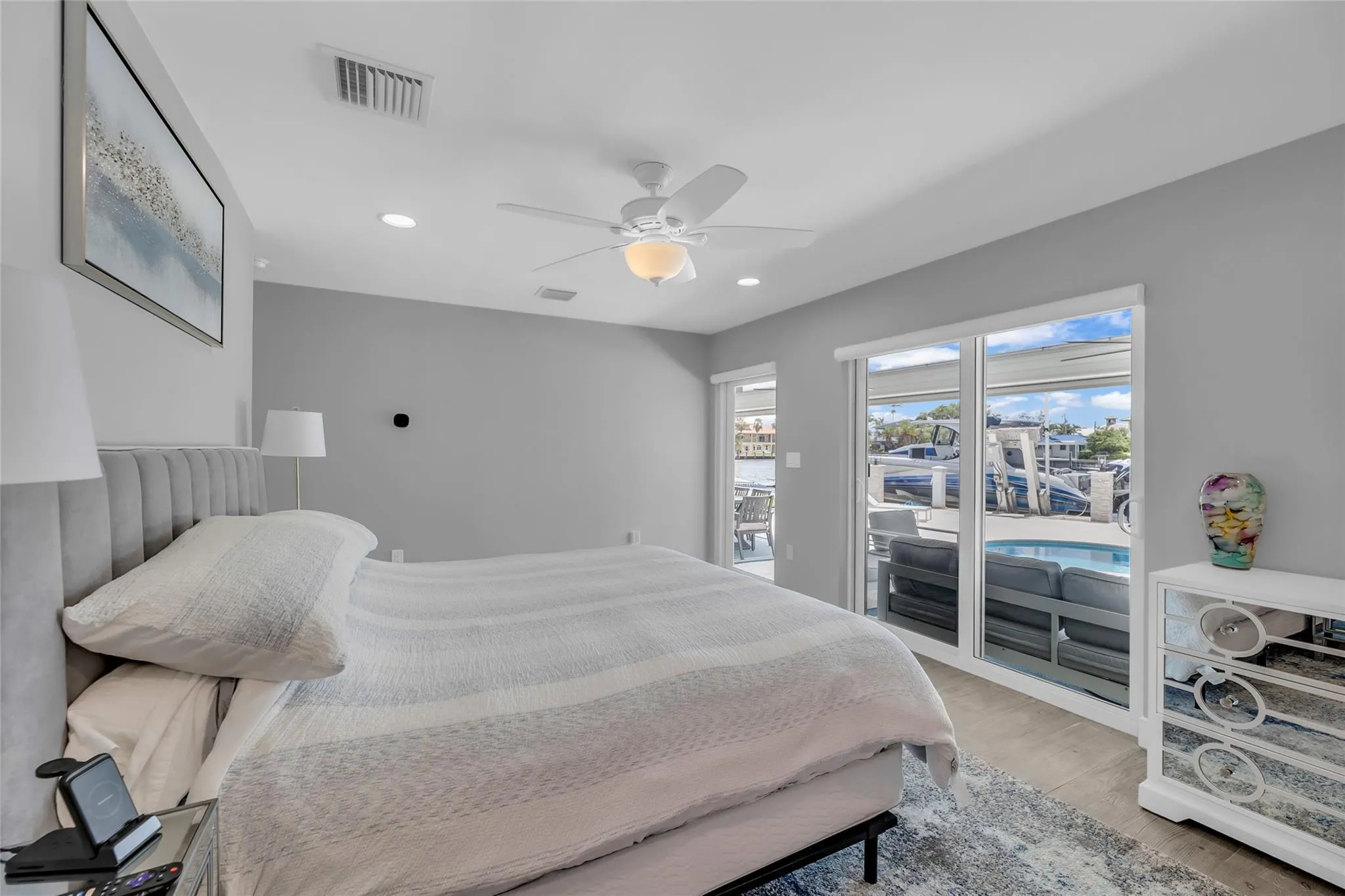 2005 N Riverside Dr