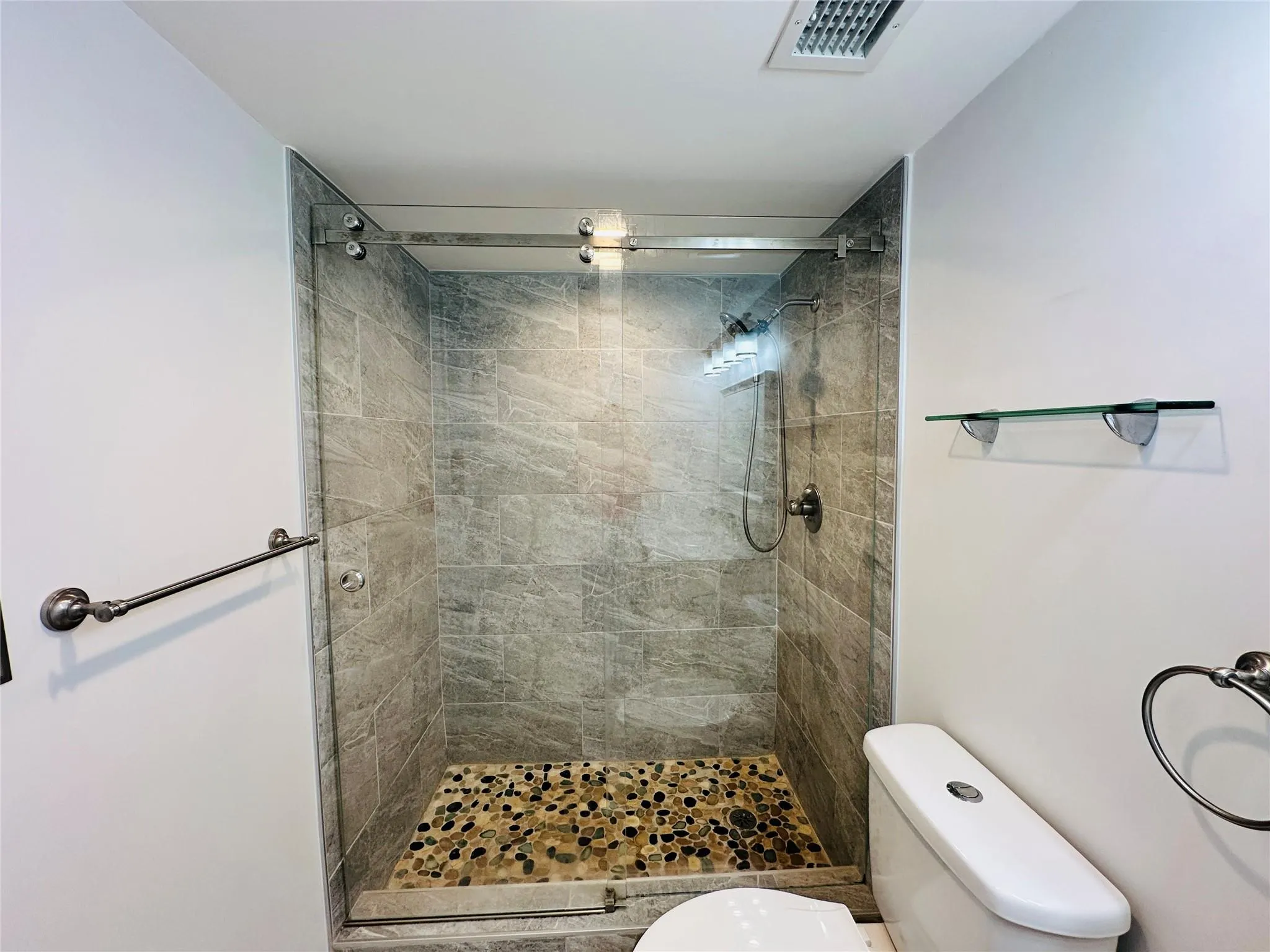 750 N Ocean Blvd, #2010