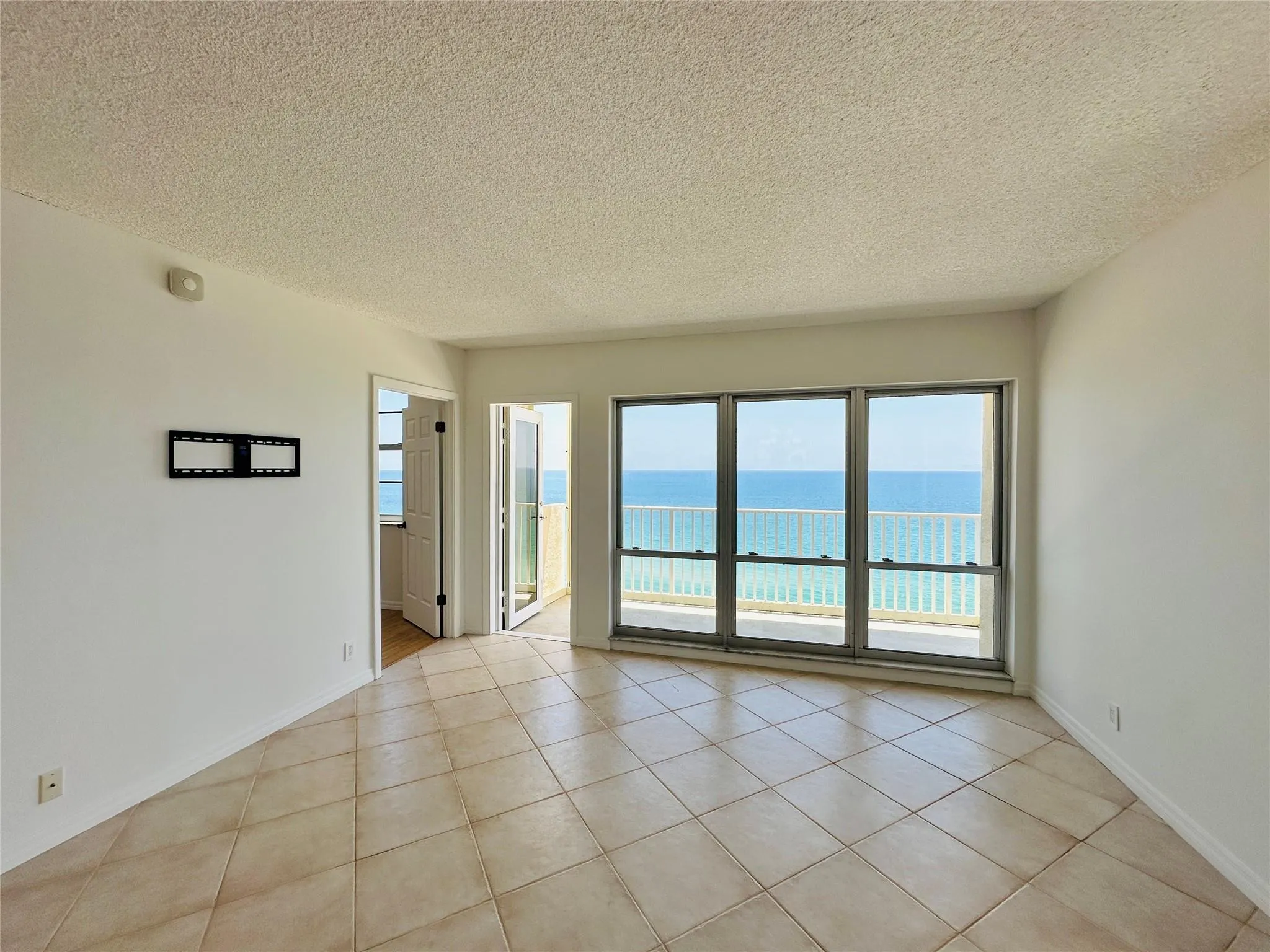 750 N Ocean Blvd, #2010