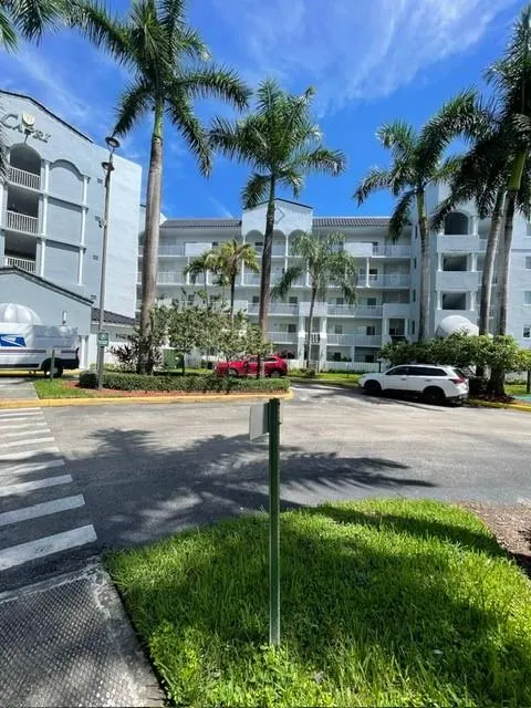 10700 NW 66 ST, #302