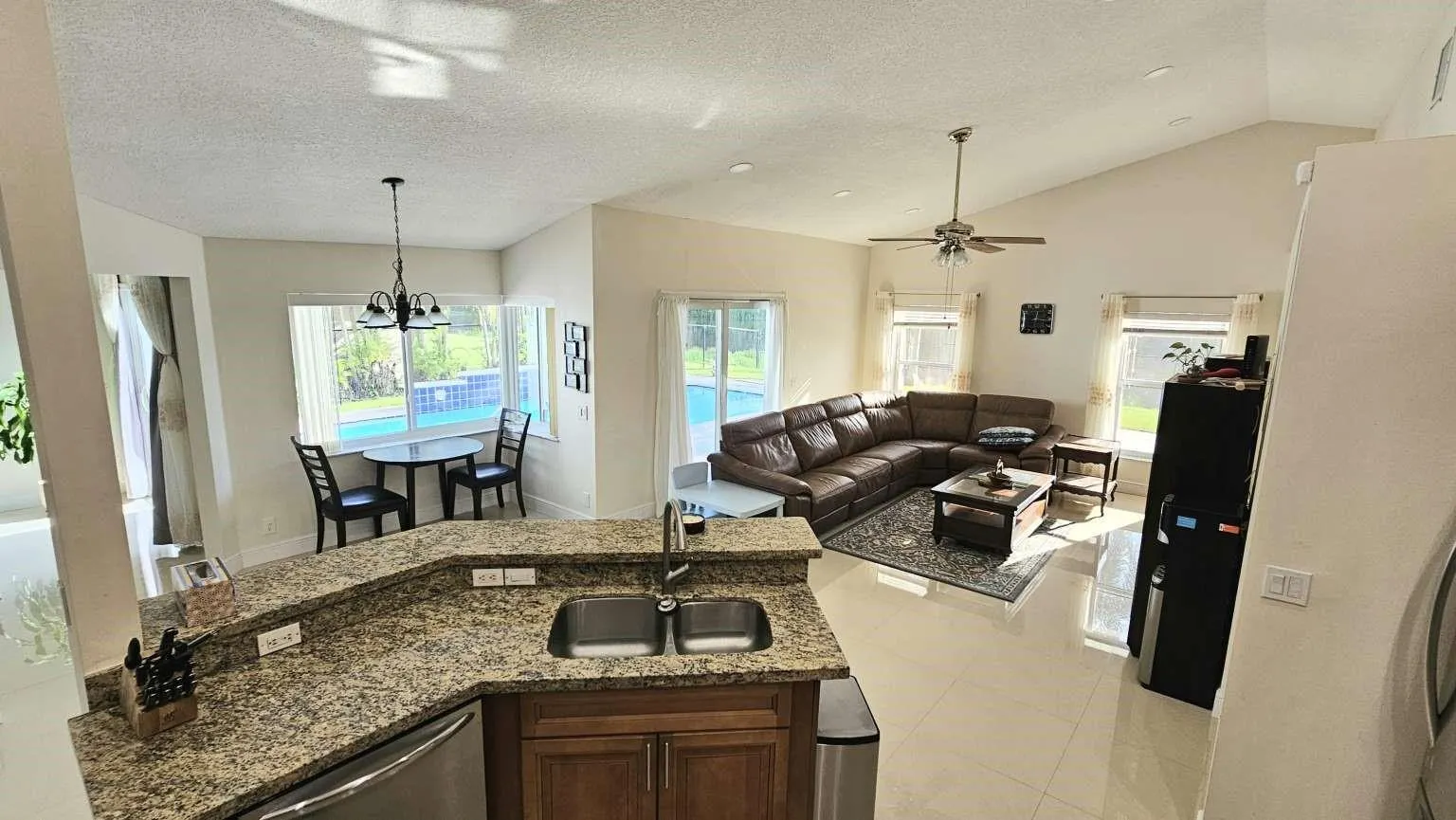 3212 Ridge Trce
