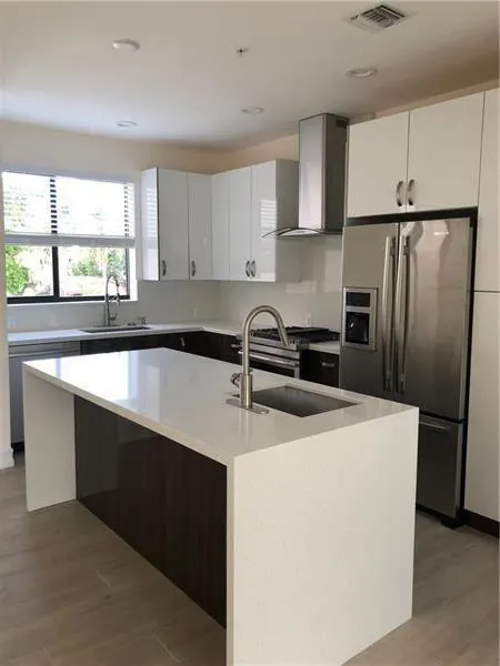 835 NE 17th Ter, #12