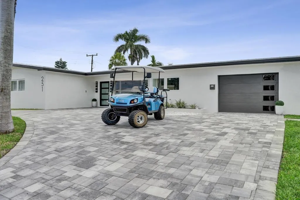 251 Hibiscus Ave