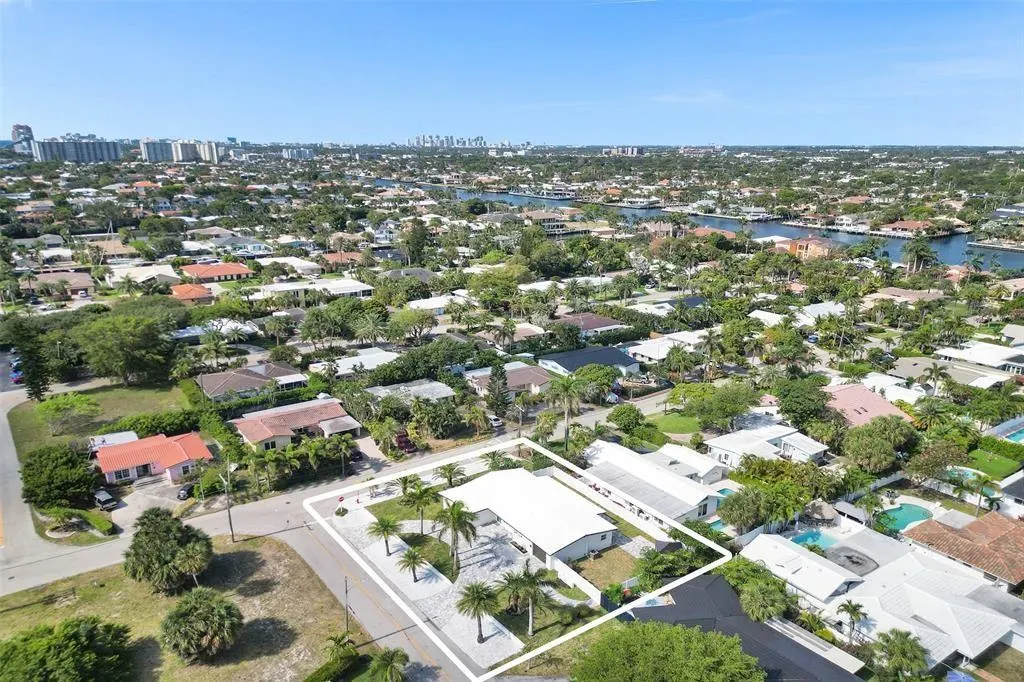 251 Hibiscus Ave