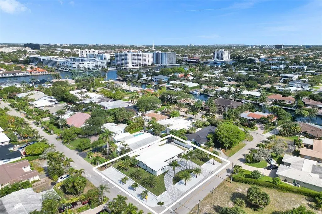 251 Hibiscus Ave