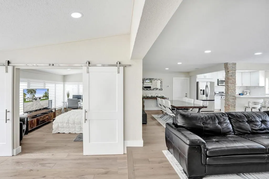 251 Hibiscus Ave