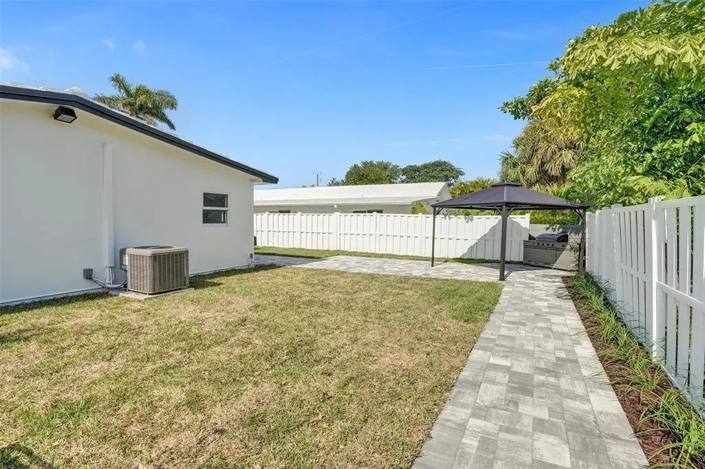 251 Hibiscus Ave