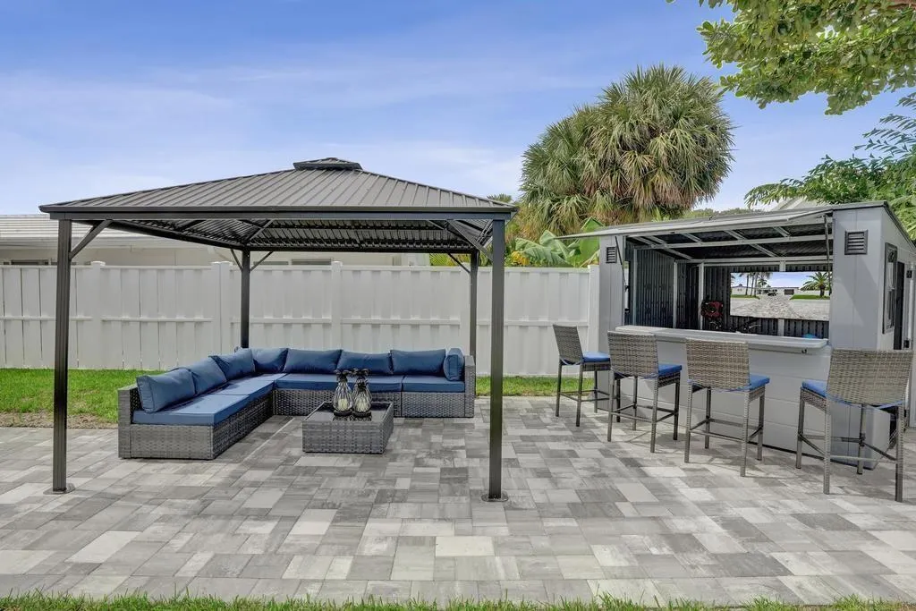 251 Hibiscus Ave