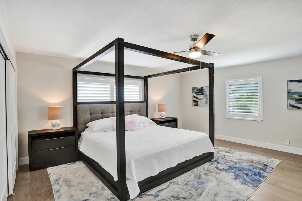 251 Hibiscus Ave