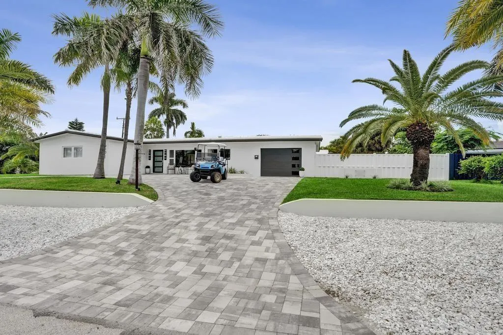 251 Hibiscus Ave