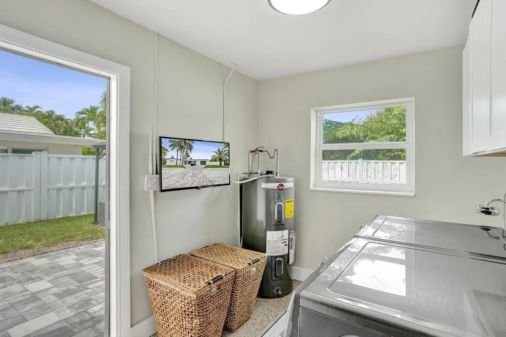 251 Hibiscus Ave